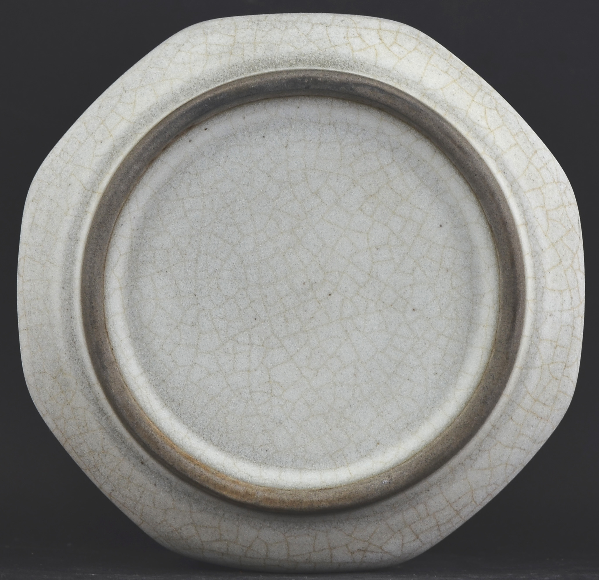 White Octagonal Covered Box, Song Dynasty